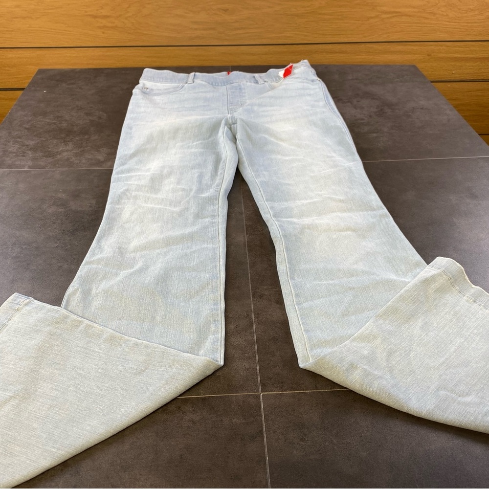 SPANX Women's High Rise Pull on Flare Leg Light Blue jeans size medium (8-10)